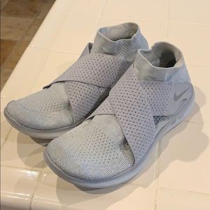Nike FREE RUNNING SHOES